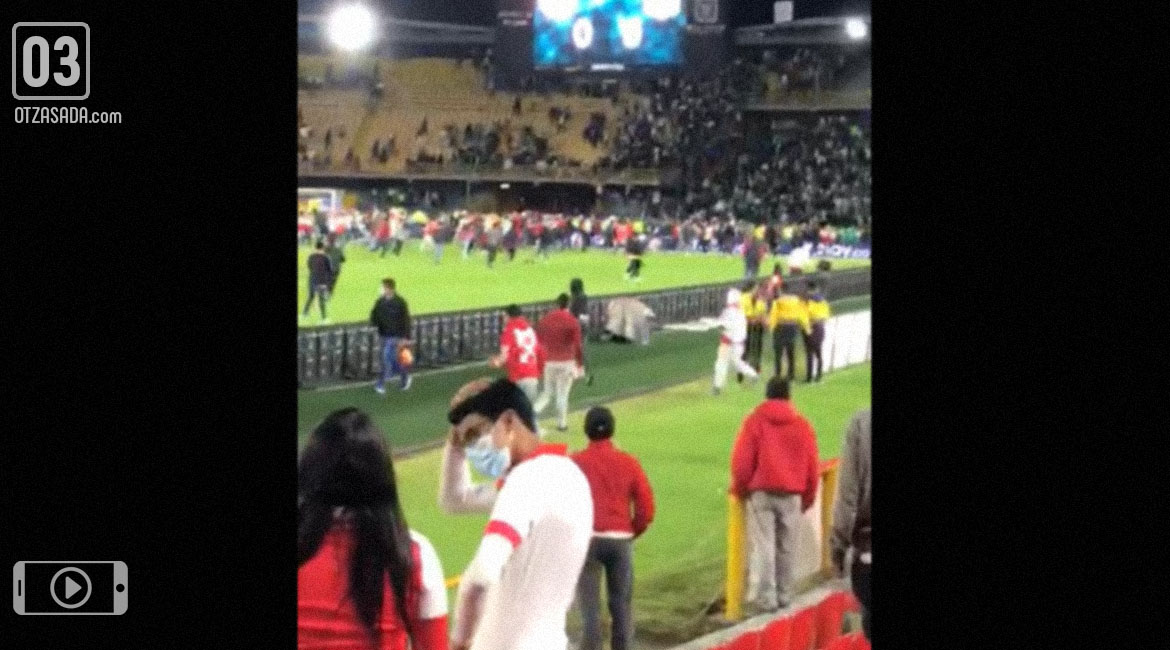 Хаос! Когато позволиш на феновете в Колумбия да се върнат на стадиона (видео)